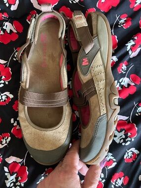 Merrell Women's Brown and Pink Outdoor Sport Sandals. Size 9